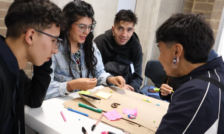 Jóvenes participando de las iniciativas de la Secretaría Distrital de Integración Social