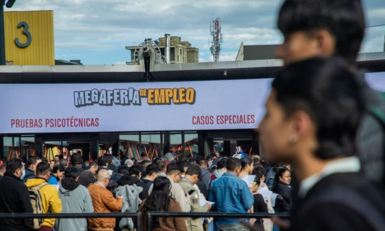 Asistentes a la Megaferia de Empleo 2026 en Bogotá