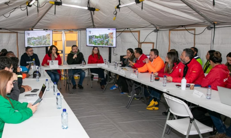 Foto del Puesto de Mando Unificado (PMU) instalado en Bogotá para prevenir emergencias por lluvias en autopista Norte.