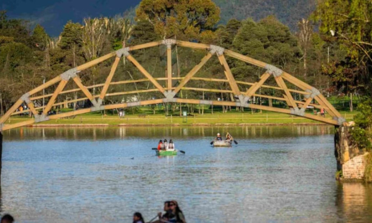 Lago de parque Simón Bolívar 