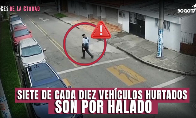 Captura de cámara de seguridad con hombre caminando por la calle
