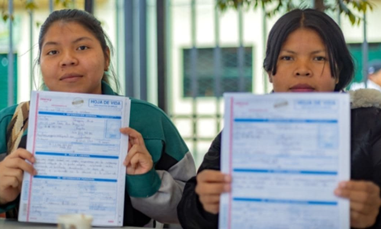 Foto de dos mujeres de la comunidad Emberá 