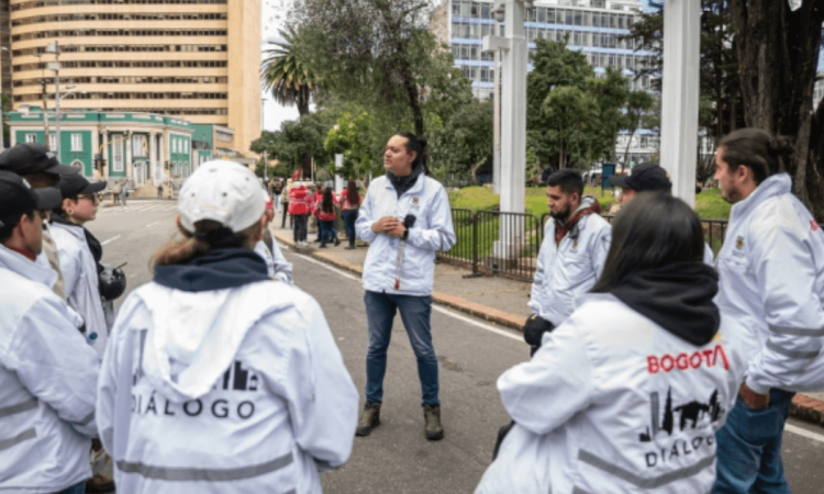 Gestores y gestoras de Diálogo Social reunidos por el parque Nacional.