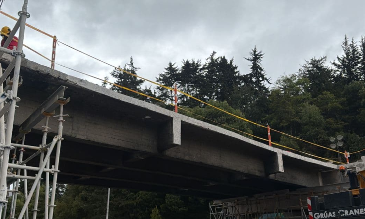 Foto de puente de la carrera Séptima con calle 100 en Bogotá.