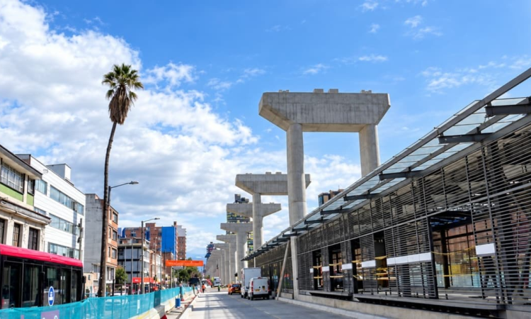 Foto de un frente de obra del Metro de Bogotá 