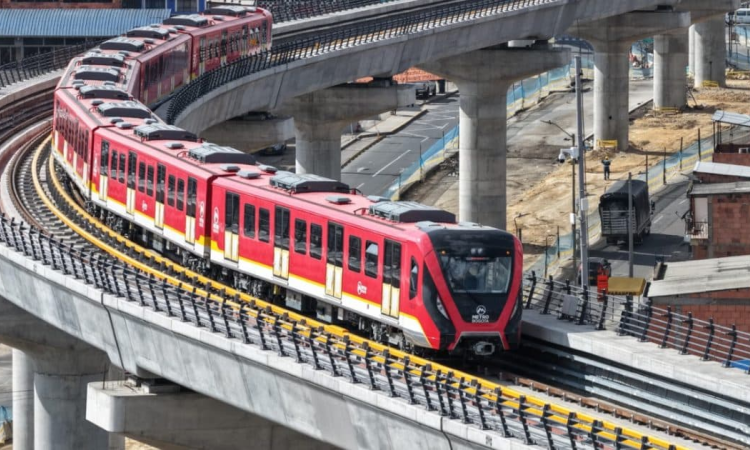 Foto de un tren del Metro de Bogotá