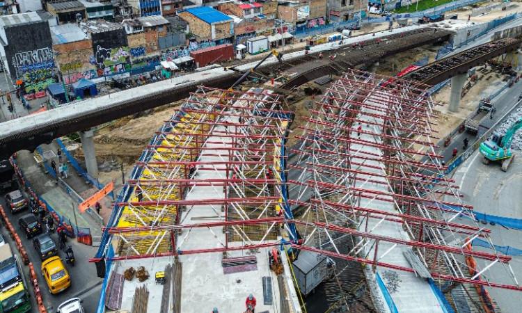 En fotos así se ve el 81 % de avance del puente de Venecia en Bogotá 