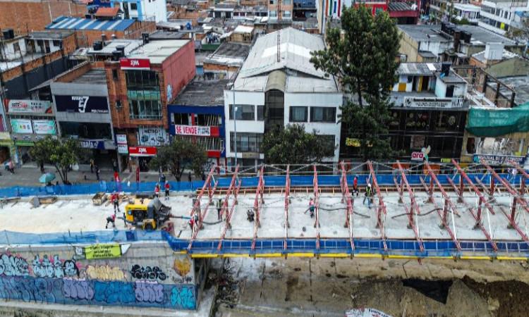 En fotos así se ve el 81 % de avance del puente de Venecia en Bogotá 