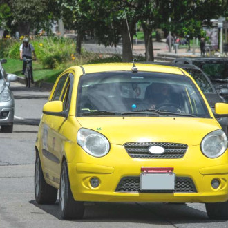 Pico y placa en Bogotá viernes 27 septiembre 2024 particulares y taxis