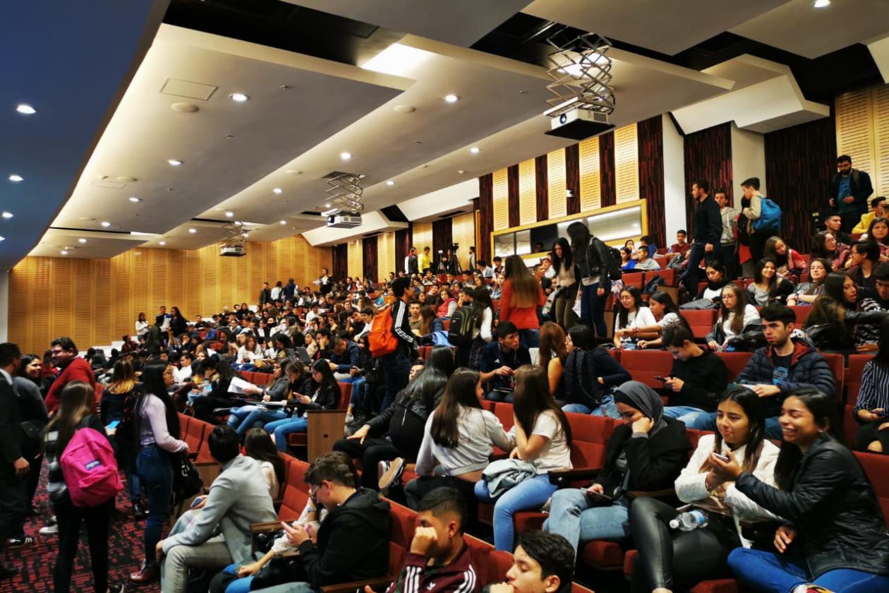 Grupo de estudiantes en la Universidad Externado, Bogotá. 