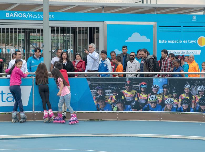 Los niños encuentran en la pista de patinaje una nueva alternativa deportiva - Foto: Alcaldía de Bogotá.