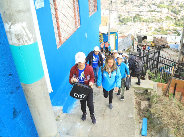 Los voluntarios de Secretaría de Hábitat y Citi Colombia llegaron hasta lo más alto - Foto: Secretaría de Hábitat.