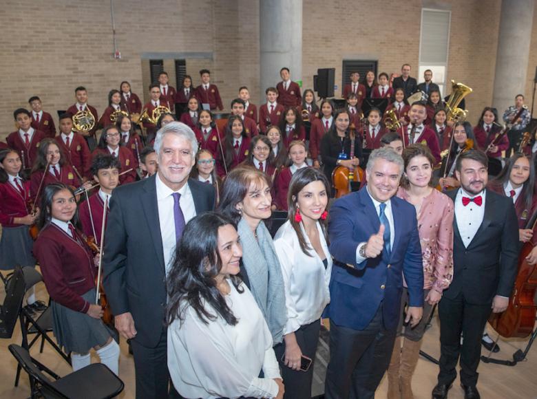 La jornada tuvo su momento cumbre con la presentación de los jóvenes músicos de la Orquesta Filarmónica del colegio Enrique Olaya Herrera - Foto: Alcaldía de Bogotá.