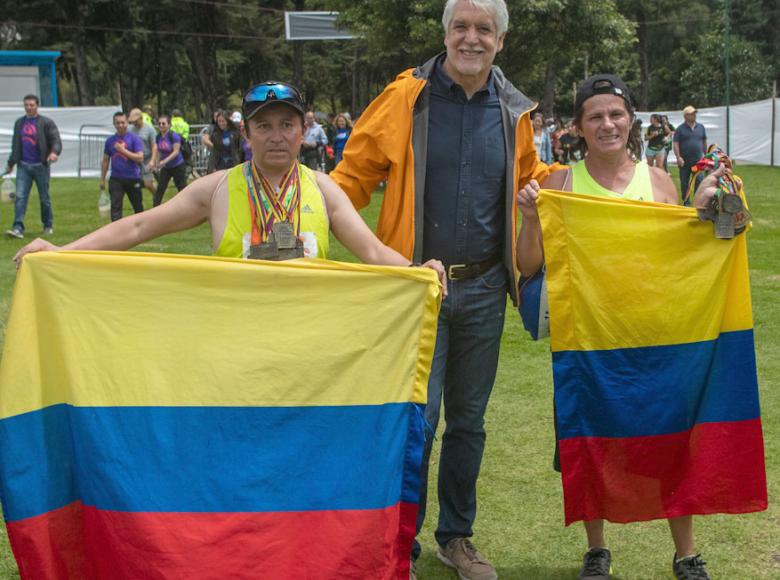 Enrique Peñalosa felicitó a los participantes de la carrera más importante del país, la Media Maratón de Bogotá - Foto: Alcaldía de Bogotá.