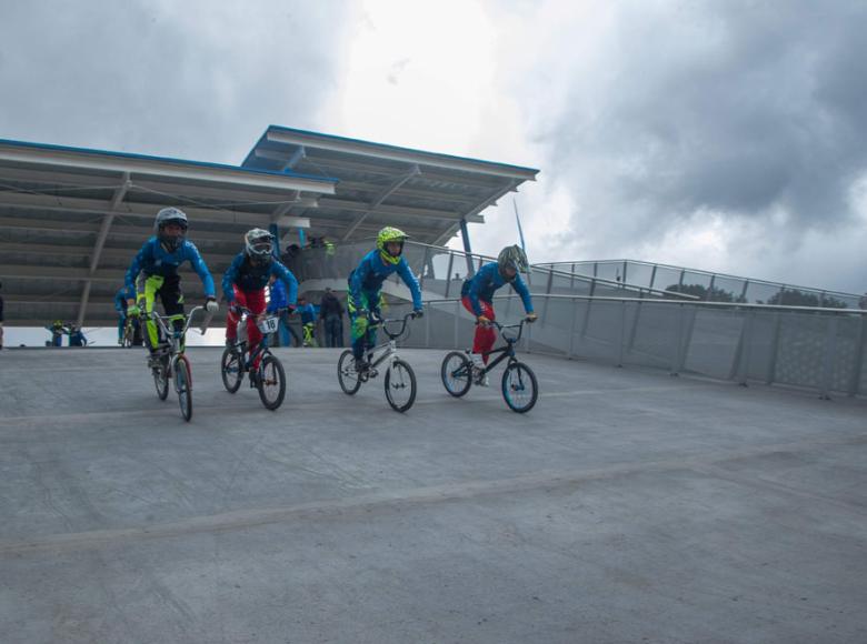 La pista nueva cuenta con dos partidores metálicos, uno de 8 metros y otro de 5 metros - Foto: Alcaldía de Bogotá/Andrés Sandoval.