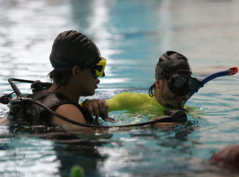 Las clases de buceo gratuitas atrajeron gran cantidad de interesados - Foto: Twitter I.D.R.D.