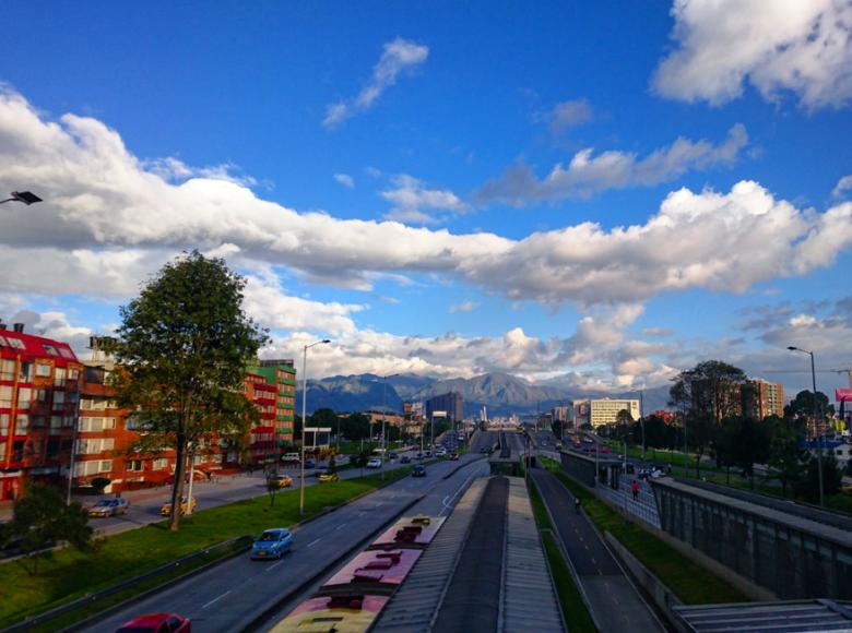 "Bogotá nos enamora con sus atardeceres. Av. calle 26 - Estación Normandía" - Foto: Twitter @ElMurifufas.