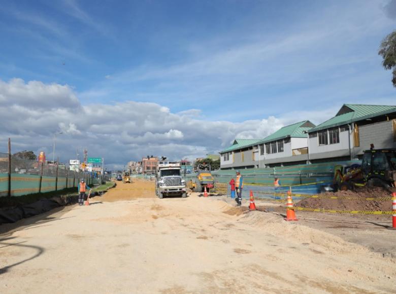 La Avenida Guayacanes va tomando forma gracias al trabajo dedicado de los grupos de trabajo - Foto: Diego Bautista/Alcaldía de Bogotá.