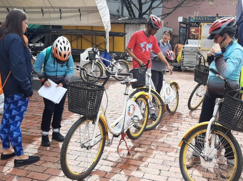 El grupo de ciudadanos que participó de esta actividad se reunió desde muy temprano en el centro de Bogotá - Foto: Twitter Secretaría Distrital de la Mujer.