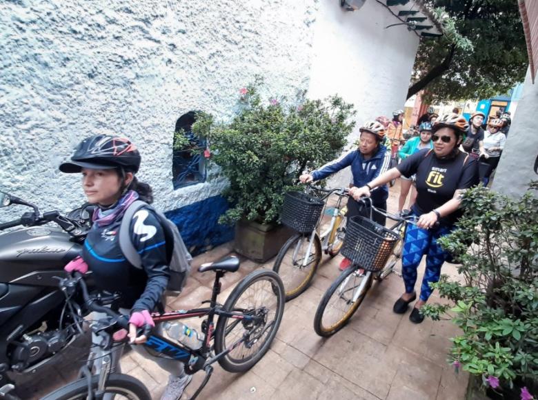 El Callejón de las Brujas fue otro de los sitios emblemáticos de Bogotá que estaba incluido en el Bicirecorrido Patrimonial - Foto: Twitter Secretaría Distrital de la Mujer.