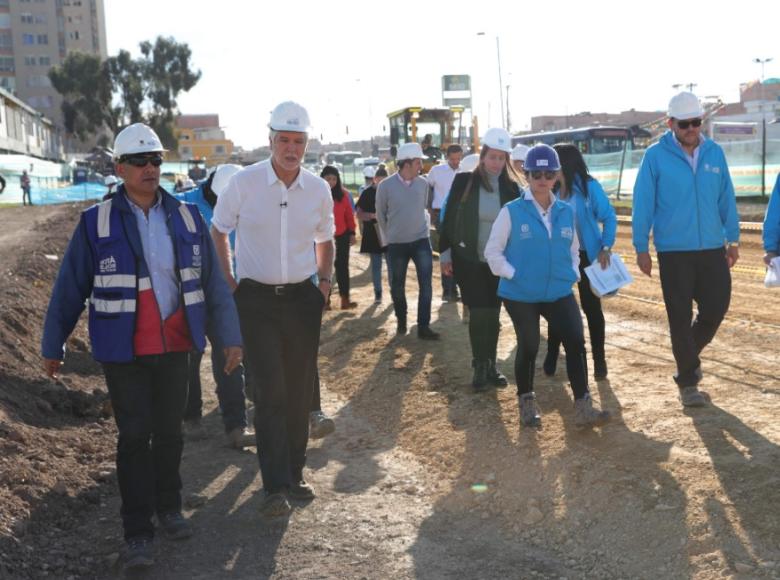 Alcalde Enrique Peñalosa en recorrido de las obras de la Avenida Guayacanes - Foto: Diego Bautista/Alcaldía de Bogotá.