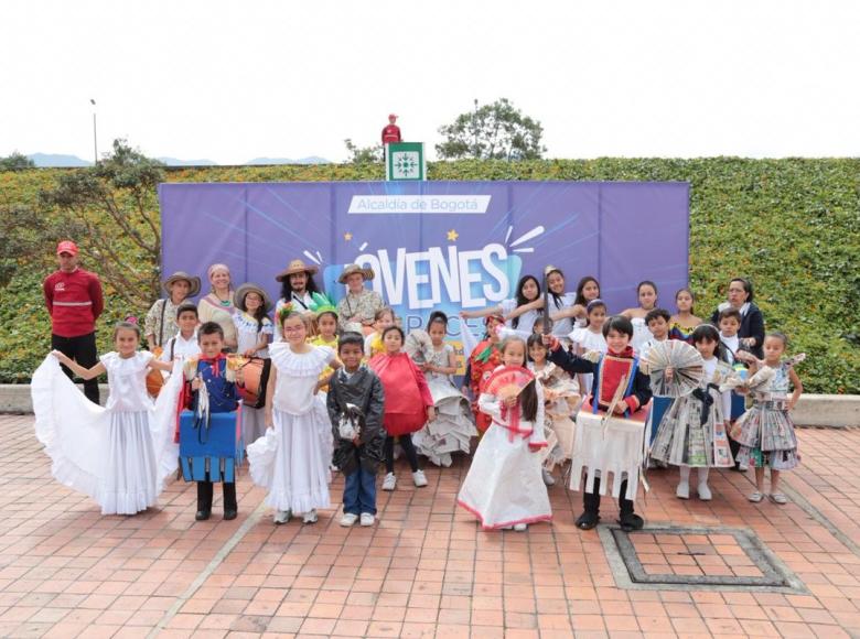 El Festival Estudiantil de Talentos Jóvenes Capaces exalta estrategias como la jornada extendida, que se implementa en 305 colegios con la participación de 281.691 niños y jóvenes. Los estudiantes dan una muestra de sus habilidades y competencias.