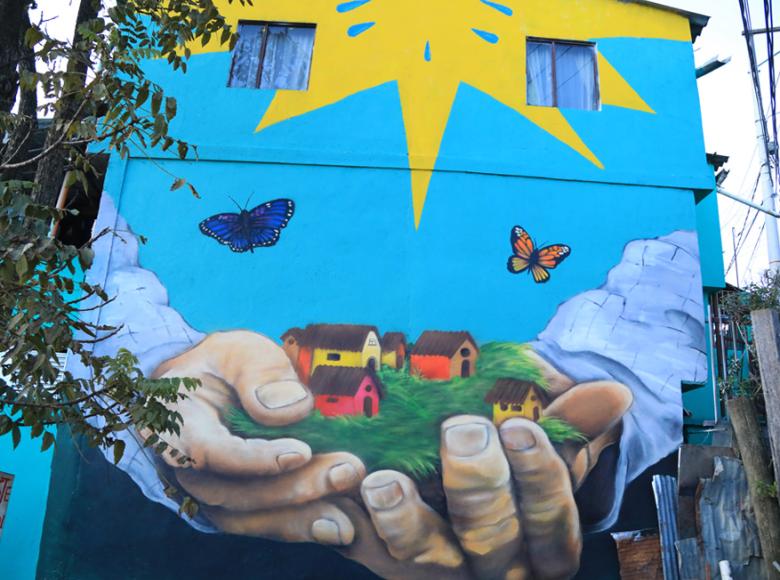 De todos los tamaños y con diferentes mensajes, así son los murales en La Mariposa - Foto: Secretaría de Hábitat.