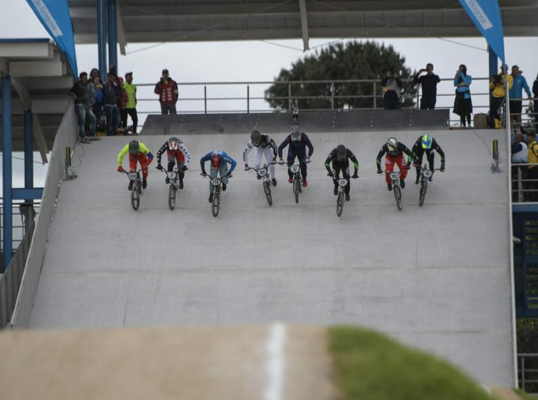 Largada de una de las carreras del día domingo en la XI válida Torneo Nacional de BMX - Foto: I.D.R.D.