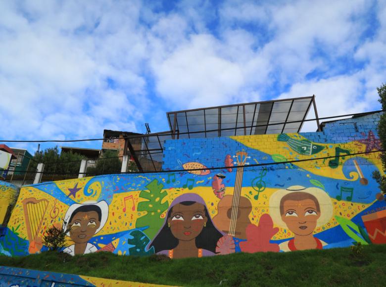 Los muros fueron lienzos para las iniciativas artísticas de los habitantes de los barrios en La Mariposa - Foto: Secretaría de Hábitat.