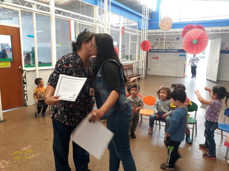 Niñas y niños del Jardín Infantil María Goretti de Barrios Unidos, son reconocidos como los vigías de la prevención en violencias, estrategia: Familias que tejen y protegen. 