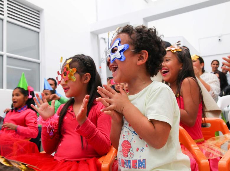 Con trucos de magia, canciones y bailes los niños y las niñas celebraron la reapertura y remodelación del Centro Proteger ‘Álvaro López Pardo’, un lugar que se ha convertido un hogar lleno de amor, enseñanzas y protección.