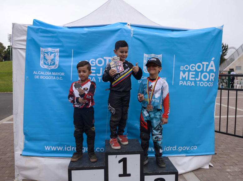 El podio de la XI válida del Torneo Nacional de BMX con algunos de los más jóvenes bicicrosistas del país - Foto: I.D.R.D.