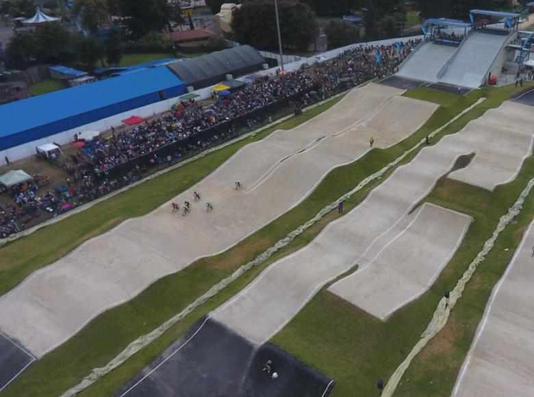 Vista completa de la nueva pista de BMX de El Salitre - Foto: I.D.R.D.