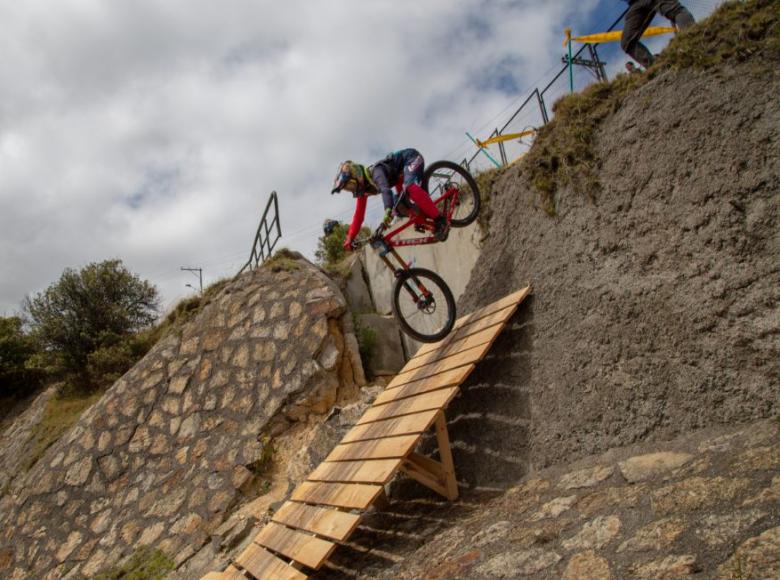 Exhibición downhill urbano en Ciudad Bolívar - Foto: Instituto Distrital de Turismo/Jota Moreno.