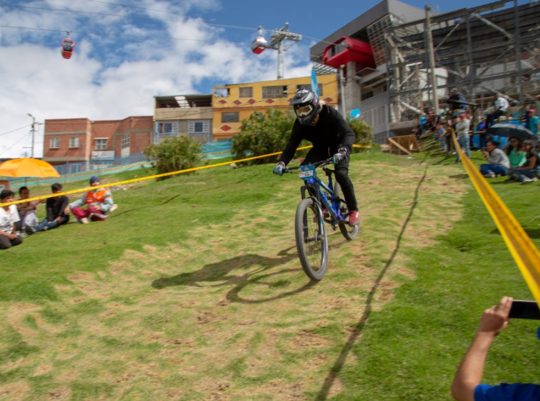 Todos buscaron el mejor lugar para ver pasar los corredores - Foto: Instituto Distrital de Turismo/Jota Moreno.