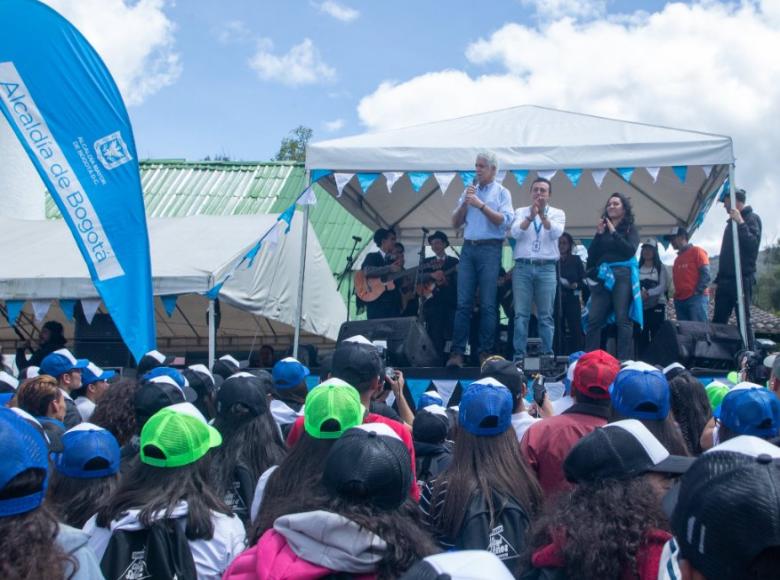 En el último campamento en Tominé el alcalde explicó la importancia de esta iniciativa. - Foto: Alcaldía de Bogotá/Andrés Sandoval.