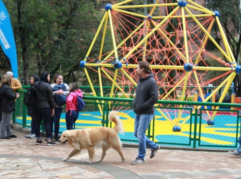 Juegos infantiles al aire libre parque El Japón. - Foto: IDRD.