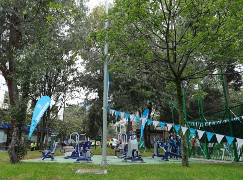 Máquinas ejercitadoras de última generación en el parque El Japón. - Foto: Alcaldía de Bogotá/Diego Bauman.