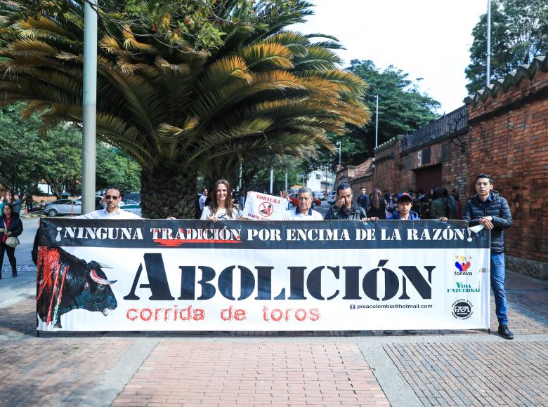 Ciudadanos unidos en defensa de los animales.