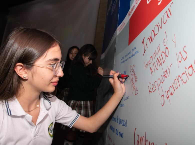 Niñas que lideran la innovación en colegios de Bogotá.