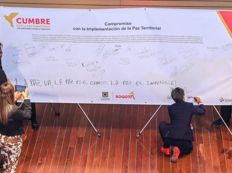 Firma de compromiso por la Paz Territorial.