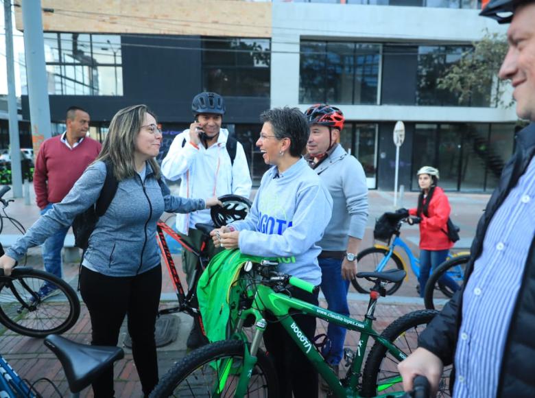 Claudia López, lista para pedalear por Bogotá.