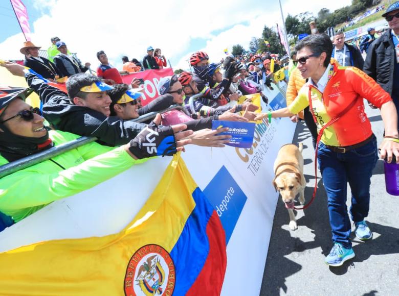 Los fanáticos del ciclismo, incluida la alcaldesa Claudia López, disfrutaron de principio a fin el tour. 