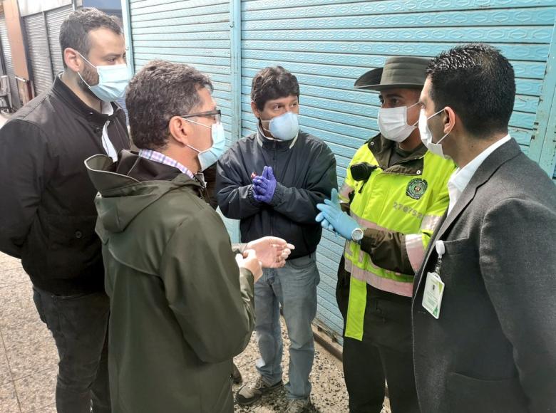 Los líderes de cada autoridad hablaron con los propietarios de los establecimientos sobre la importancia del cuidado animal.