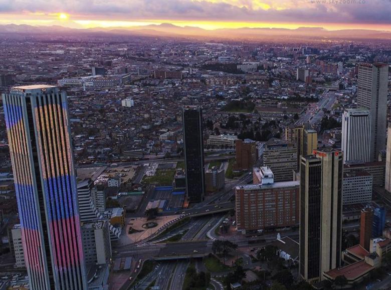 Atardecer en el centro de Bogotá.