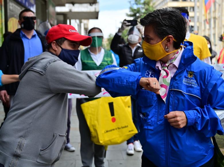 "Enseñaremos autocuidado a vendedores informales" Claudia López.