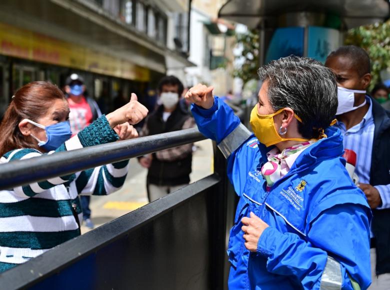 "Tapabocas, prenda de la vida". Claudia López.
