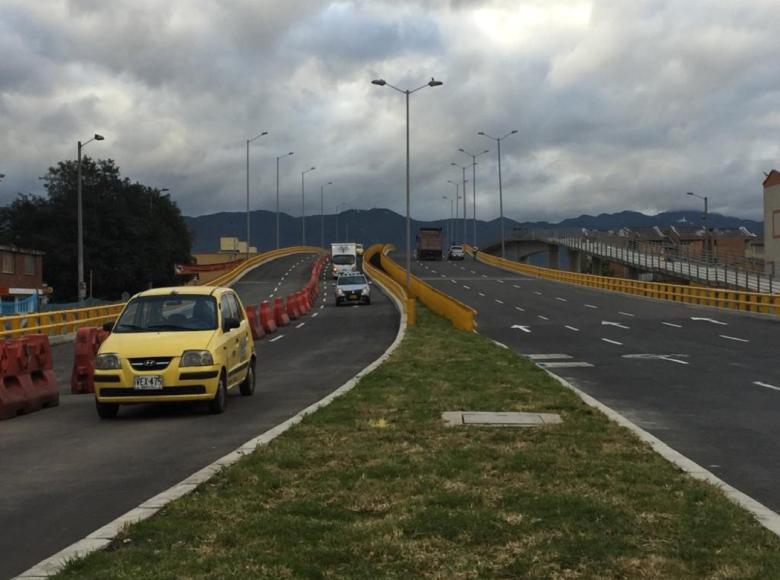 La apertura de cuatro carriles de este puente beneficia a más de 500.000 personas - Foto: IDU