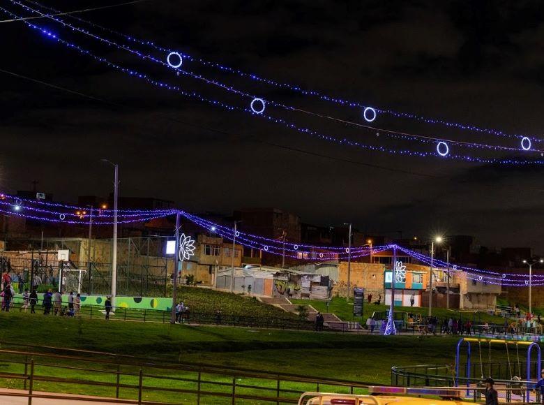 Desde el Parque Ilimaní en la localidad de San Cristóbal, se encendió la navidad con la campaña 'Bogotá Brilla'.