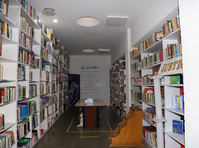 Esta es la Biblioteca ubicada en la Cárcel Distrital y que es fundamental para la resocialización del personal interno. FOTO: Bibliored